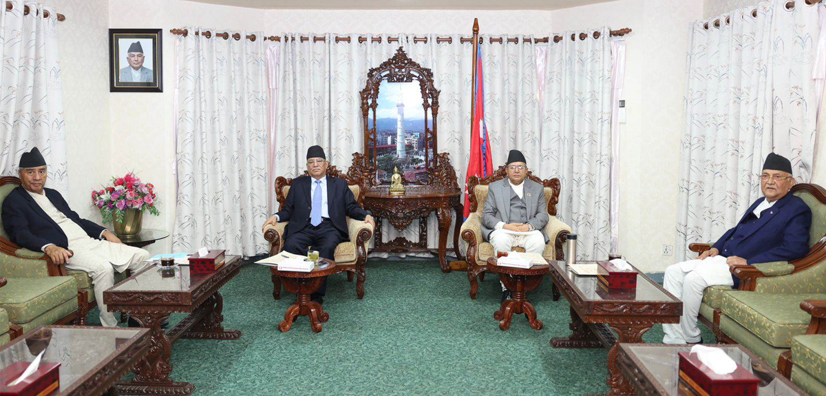 सभामुख घिमिरेले तीन दलका शीर्ष नेतासँग छलफल गर्दै